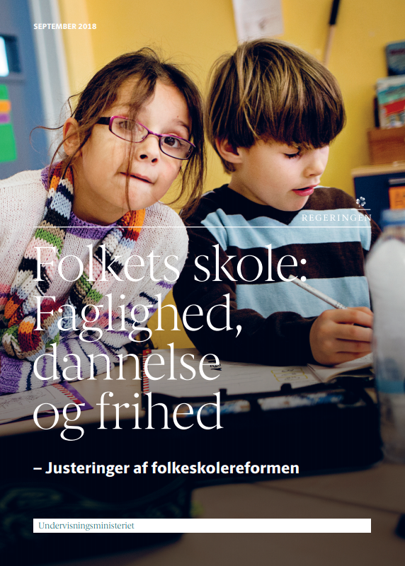 Udspillets forside med titel. To skolebørn i klase
