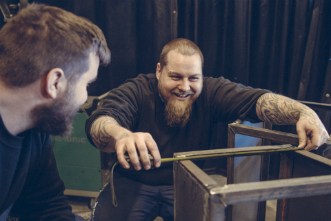 To elever tager mål